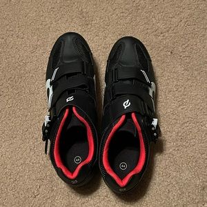 Mens size 44 (10.5 US) Peloton shoes. Only worn one time, just like new.